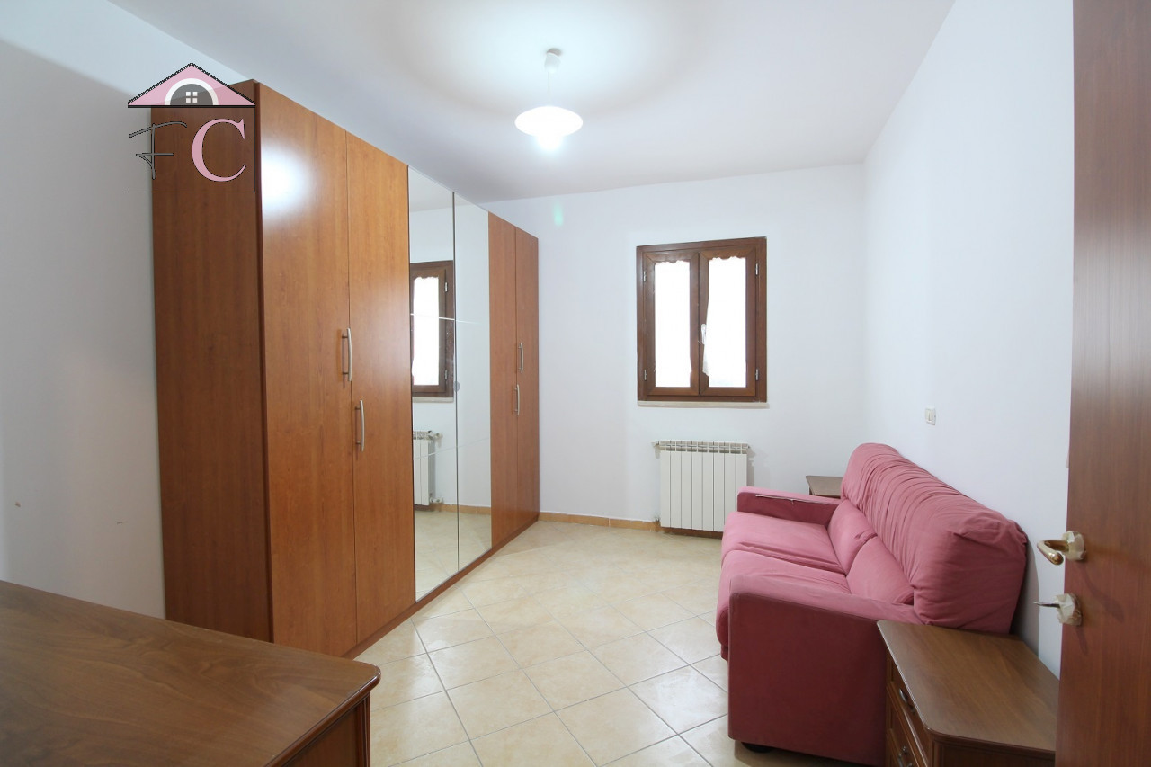 duplex ristrutturato con balconi e posto auto 5.jpg